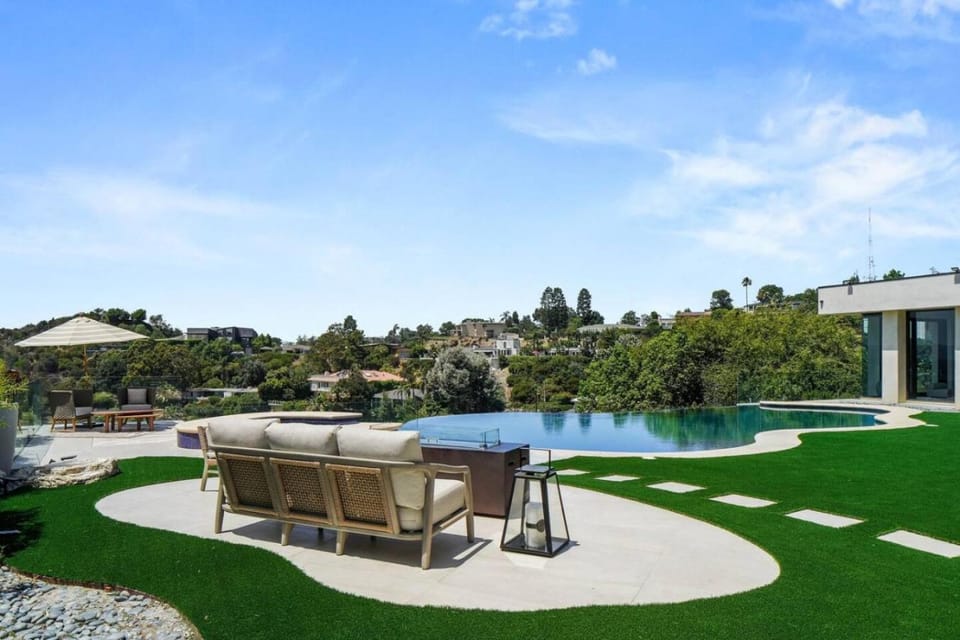 Prestigious 6BR BH Mansion W. Pool, Theatre, Views House in Beverly Hills