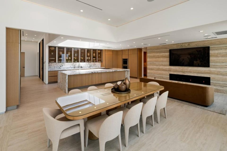 Ultra Luxurious 5BR Villa W. Pool, Jacuzzi, Views House in Beverly Hills