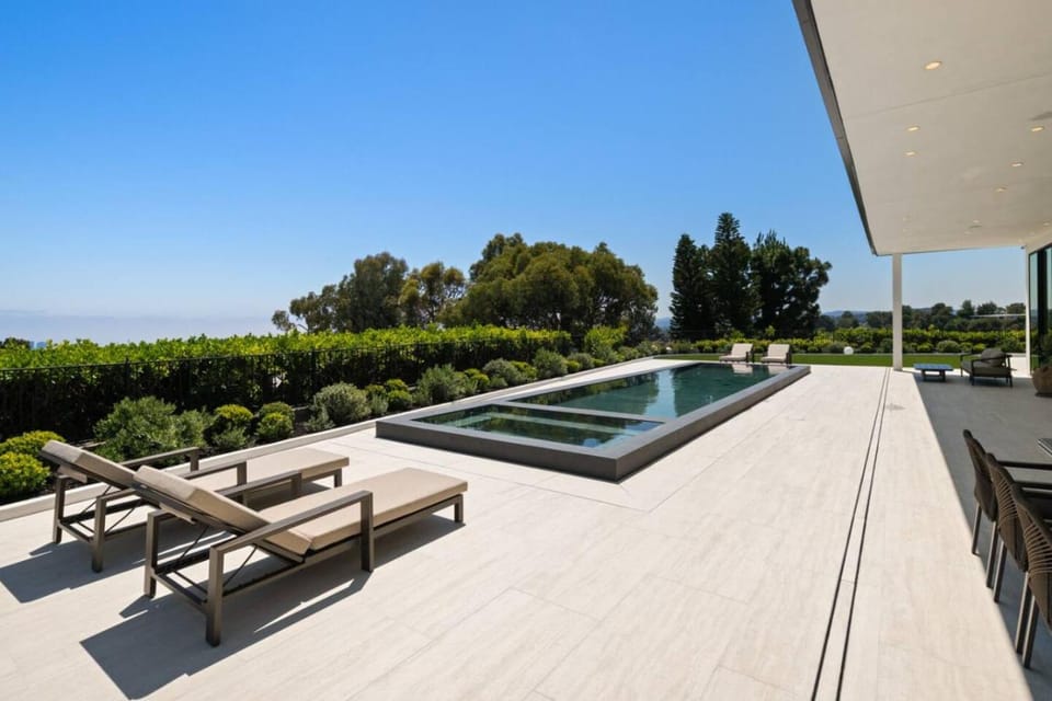 Ultra Luxurious 5BR Villa W. Pool, Jacuzzi, Views House in Beverly Hills