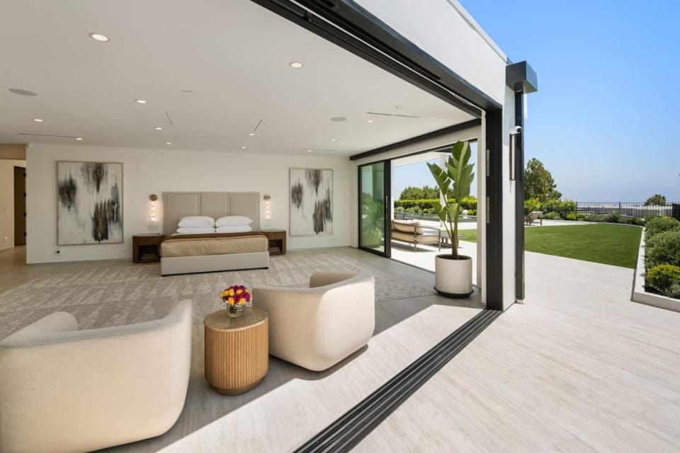 Ultra Luxurious 5BR Villa W. Pool, Jacuzzi, Views House in Beverly Hills