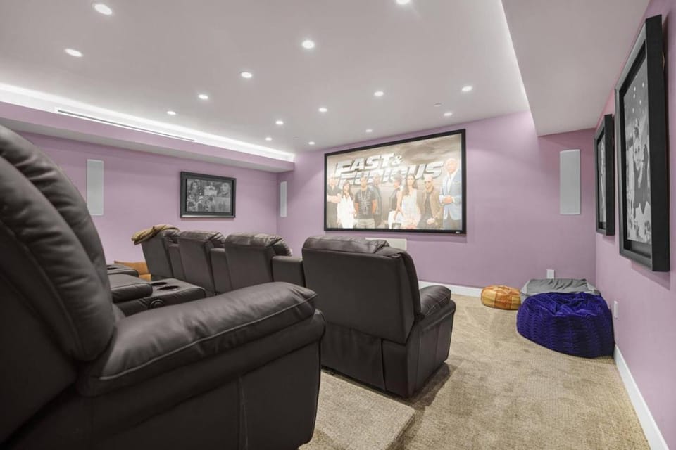 Prestigious Hillside Villa W. Pool, Theater, Views House in Hollywood Hills