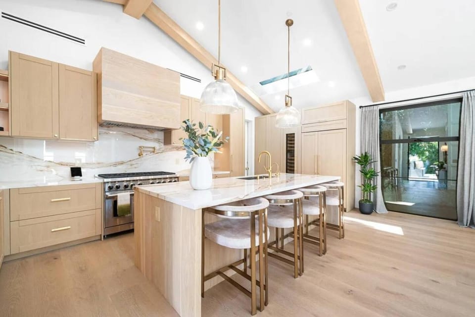 Stunning 6BR Laurel Canyon Estate with Pool and Jacuzzi House in Hollywood