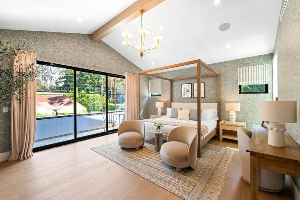 Stunning 6BR Laurel Canyon Estate with Pool and Jacuzzi House in Hollywood