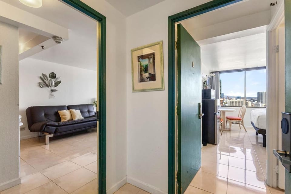 Skyline Island Stay - Two Adjoining Studios Apartment in McCully-Moiliili