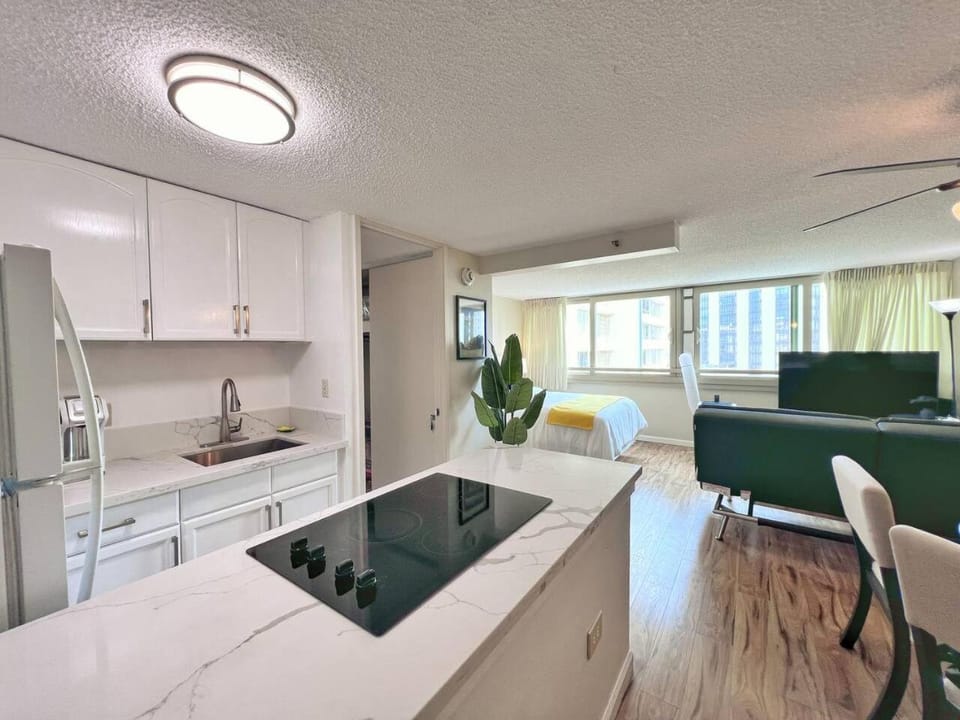 Comfy and Modern Condo By Waikiki House in Honolulu