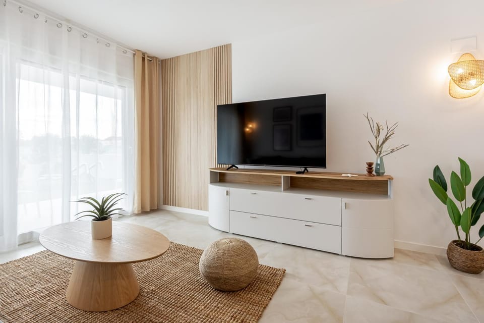 TV and multimedia, Living room, Seating area, Evening entertainment