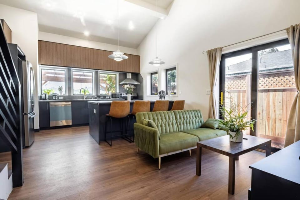 Kitchen or kitchenette, Living room, Dining area