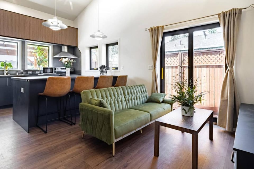 Kitchen or kitchenette, Living room