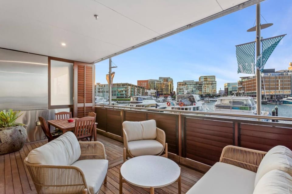 Designer Harbour Stunner with Welcome Rosé Apartment in Auckland