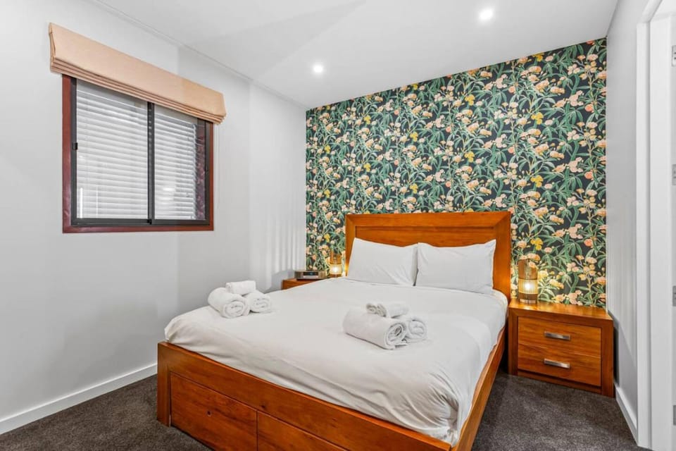 Designer Harbour Stunner with Welcome Rosé Apartment in Auckland