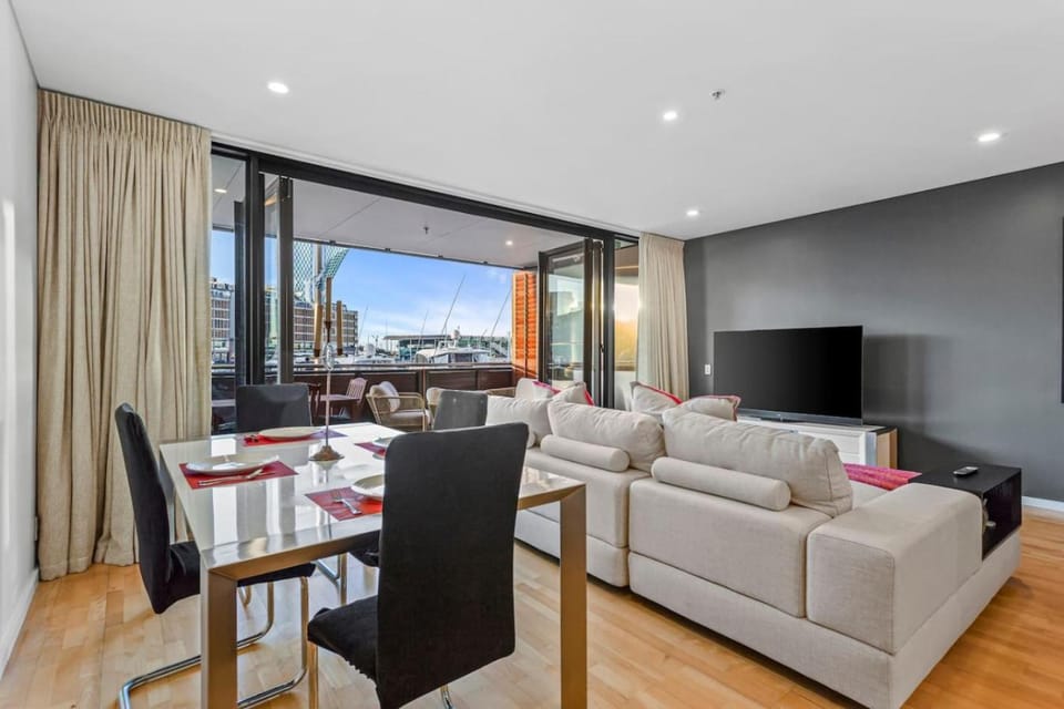 Designer Harbour Stunner with Welcome Rosé Apartment in Auckland