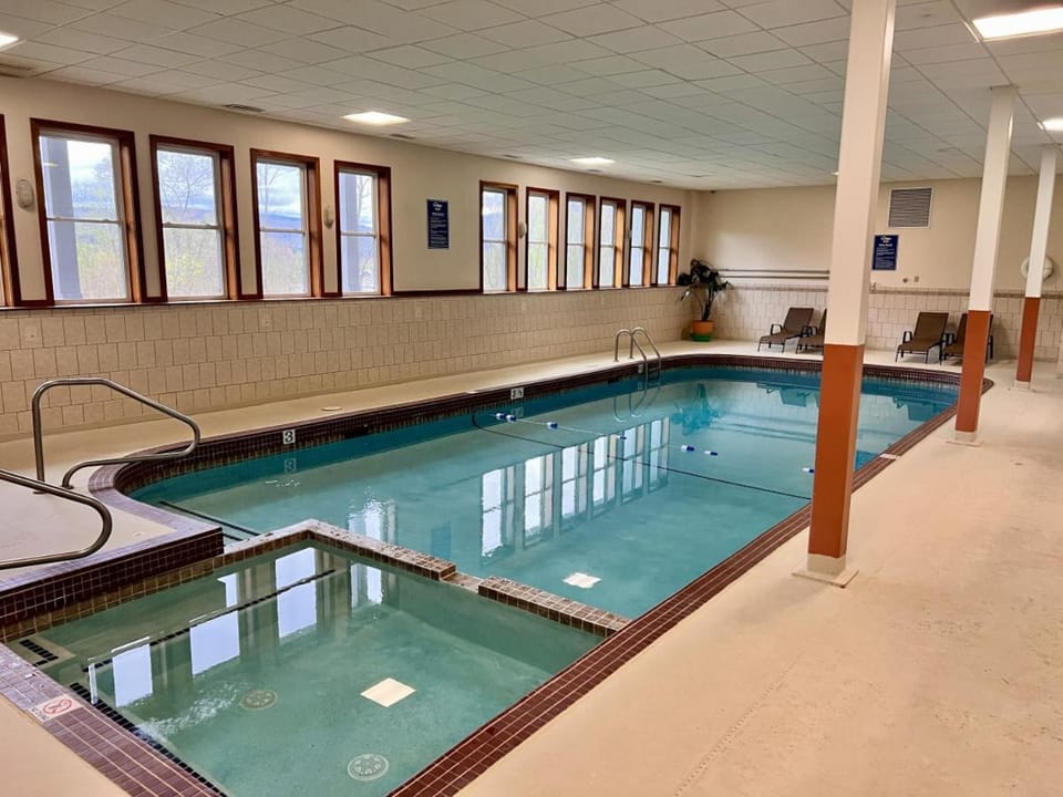 Hot Tub, Swimming pool, Swimming pool