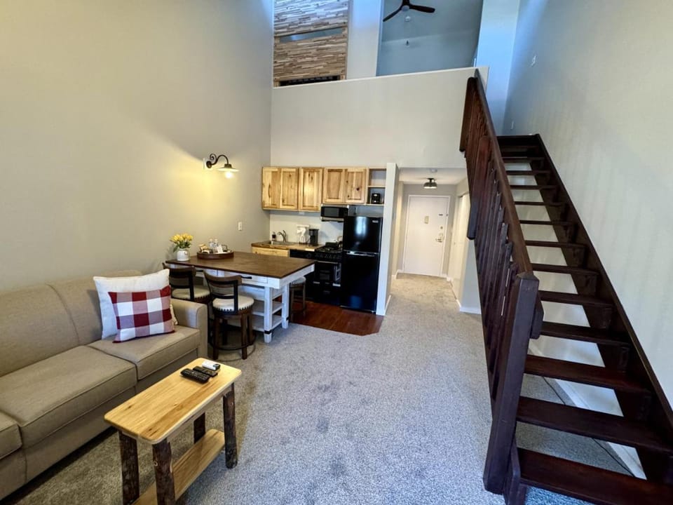 Kitchen or kitchenette, Living room, Seating area, Dining area