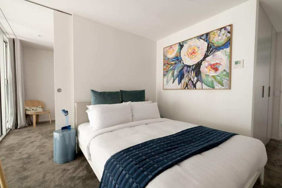 Chic Seddon Retreat Near the CBD House in Melbourne