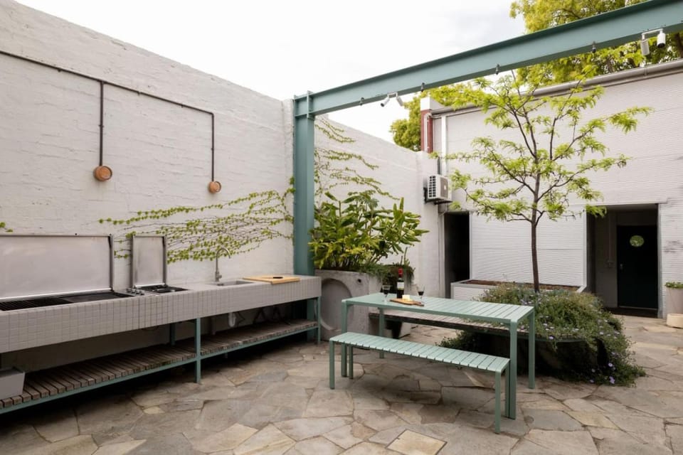 Chic Seddon Retreat Near the CBD House in Melbourne