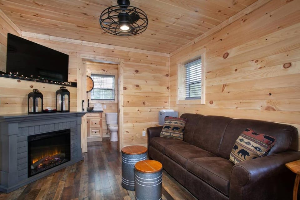 Whiskey Duo 2 Cabins SidebySide HotTubs Firepit Cabin in Sevierville