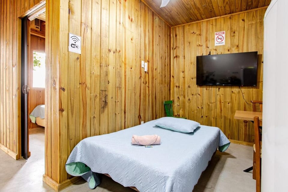 Communal lounge/ TV room, Bed, TV and multimedia, towels