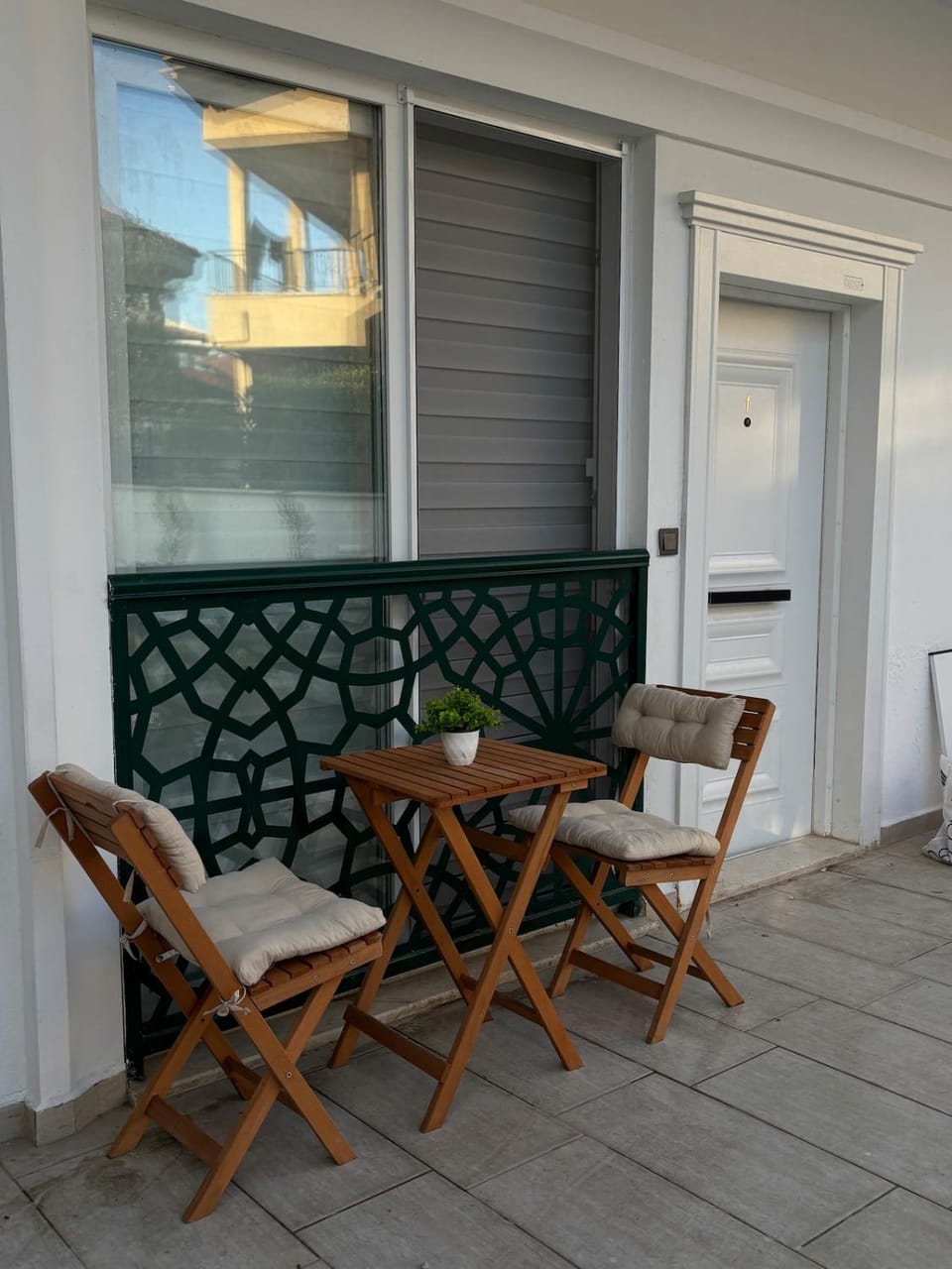Bright Modern Flat - Pool & Garden Near Shops Apartment in Fethiye