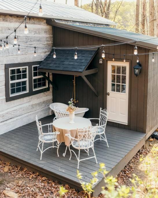 Victorian French Cottage - Hot Tub in Hocking Hills House in Ohio