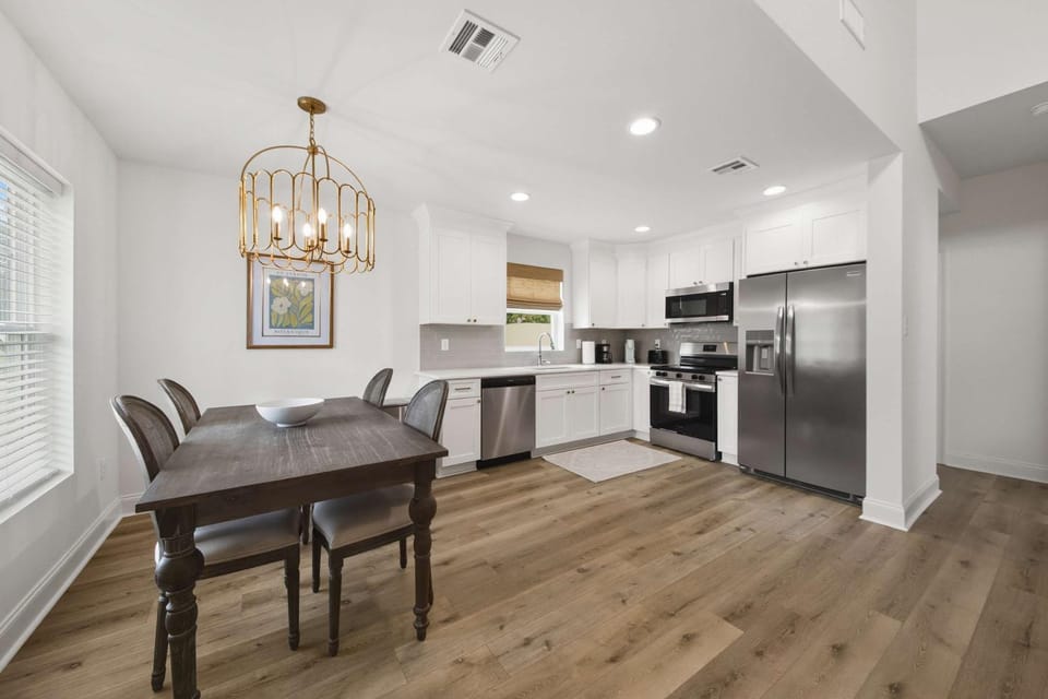 New Ace Cottage - King Bed - Loft - Sports Complex House in Broussard