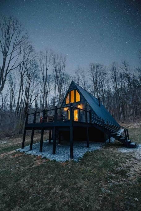 Secluded A-Frame Hocking Hills Hot Tub Fire Pit House in Ohio