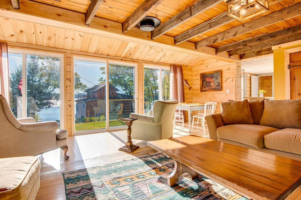 Direct Lake Access! Quiet Waukewan Retreat House in Lake Waukewan