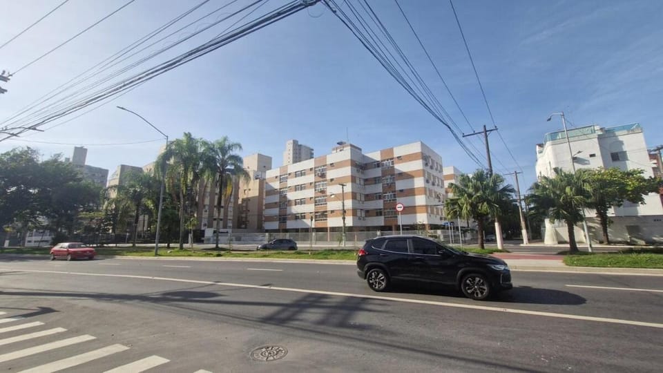 Apartamento na Enseada ambiente familiar e confortável Apartment in State of São Paulo