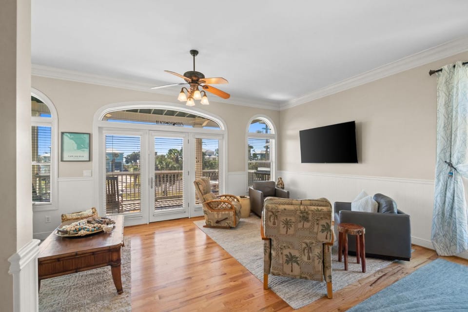 Salty Daze- Private pool & hot tub pet friendly family friendly House in Florida