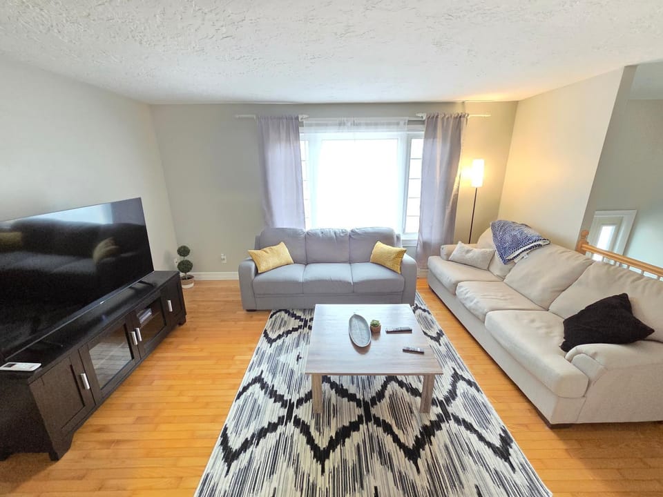 The Grand Estate -4 bedroom House in Moncton