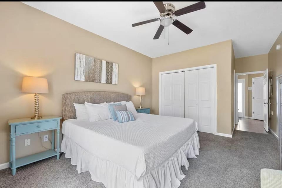 Beach 2-bedroom 1st Floor Pool Golf Apartment in Destin