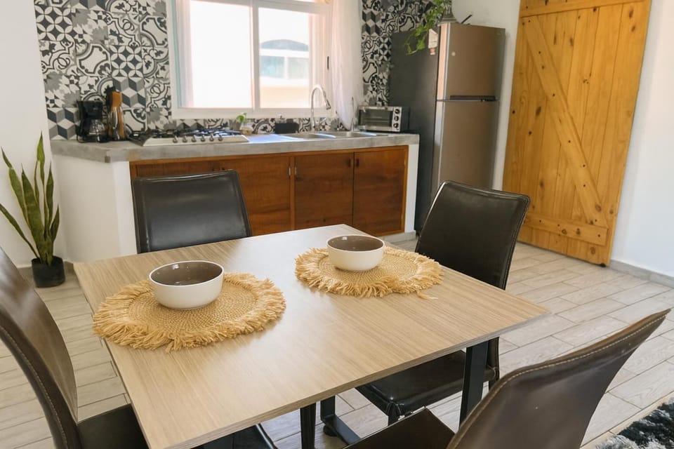 Kitchen or kitchenette, Seating area, Dining area, stove