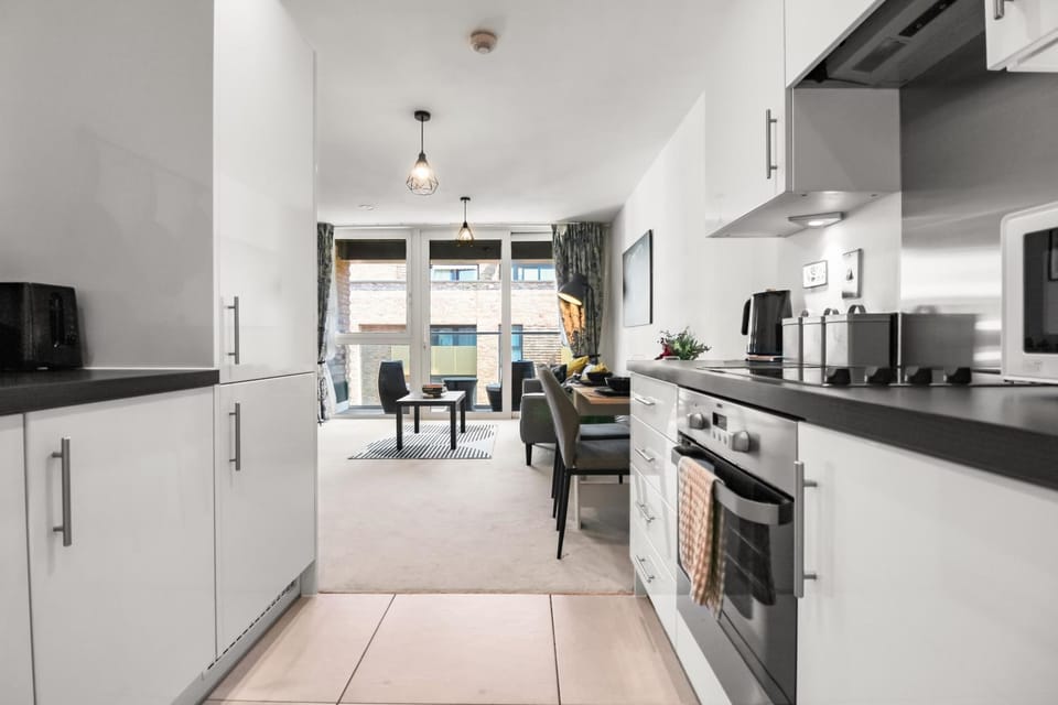 Modern Apartment with Private Balcony and Terrace , 10 Mins to O2 Arena Apartment in London Borough of Southwark