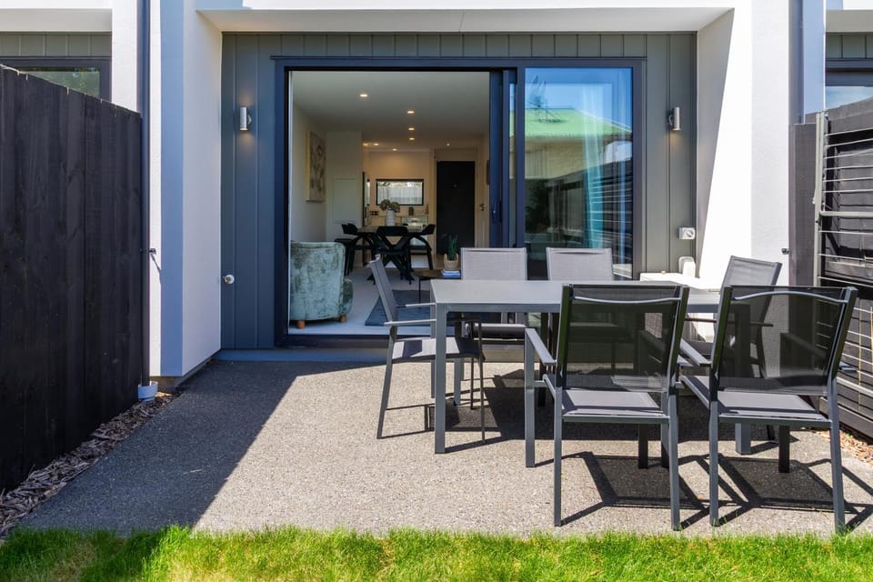 Property building, Patio, Day, Seating area, Dining area