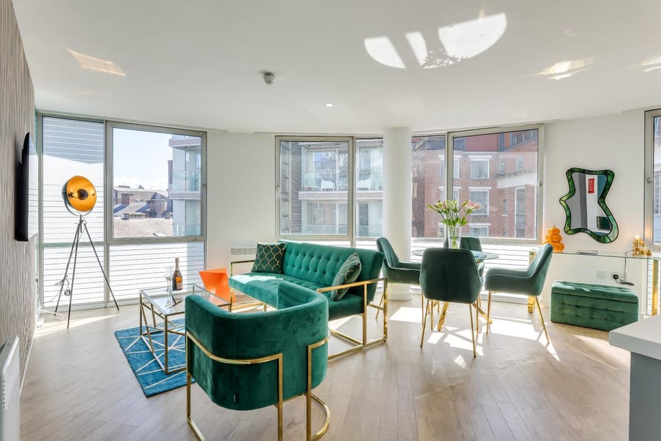 Living room, Dining area