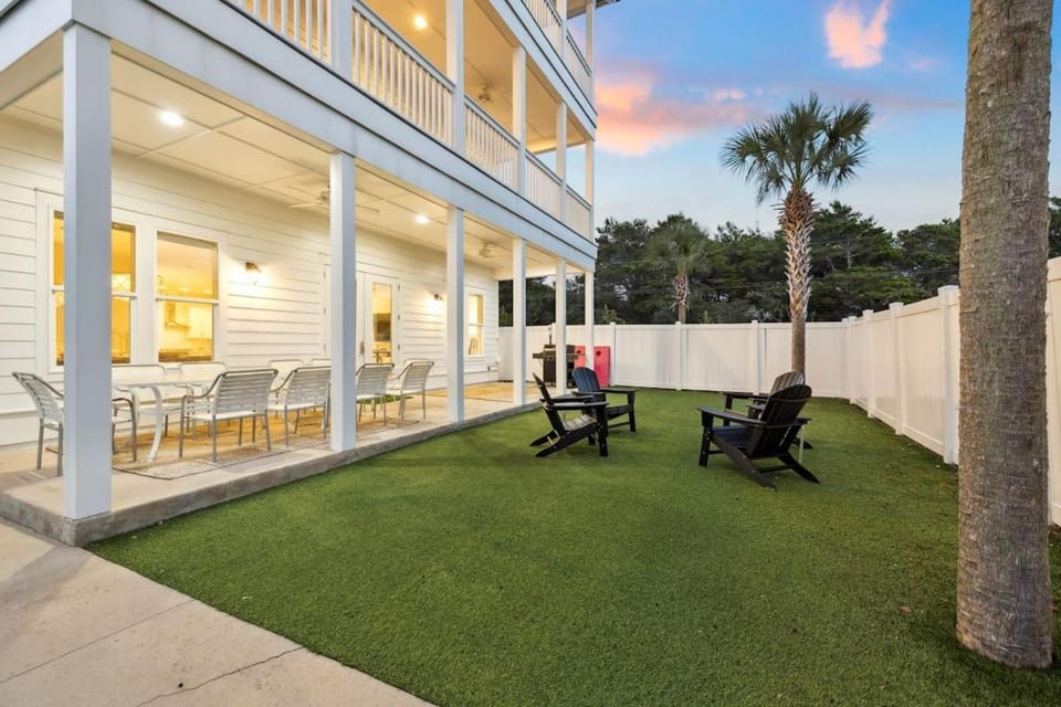 Property building, Patio, sunbed