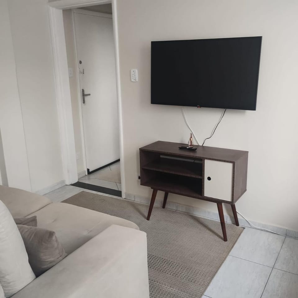 Apto a 100 mts da praia no Canto do forte com 1 vaga Apartment in State of São Paulo