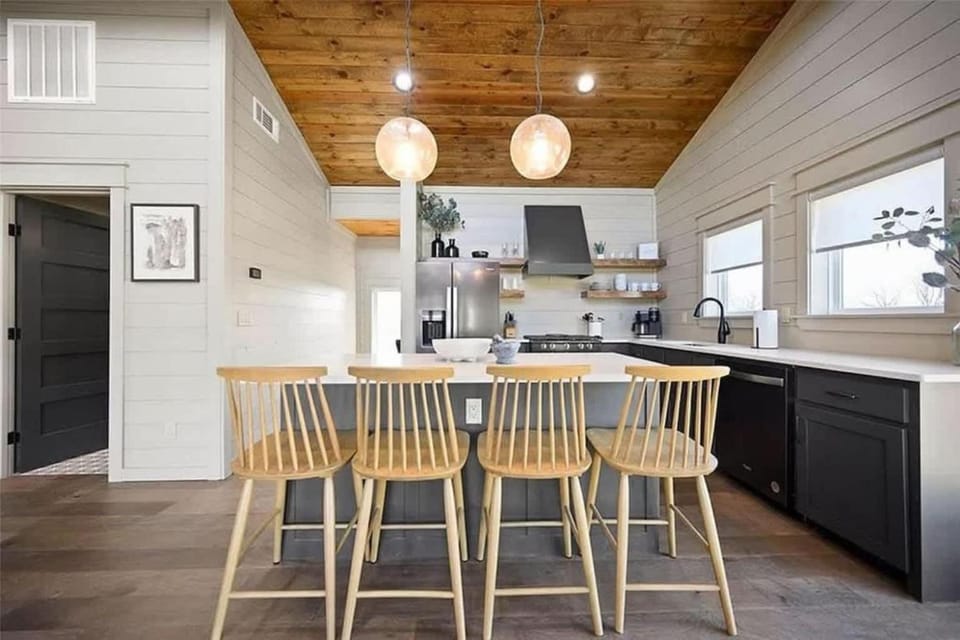 Dining area, minibar, pet friendly, stove