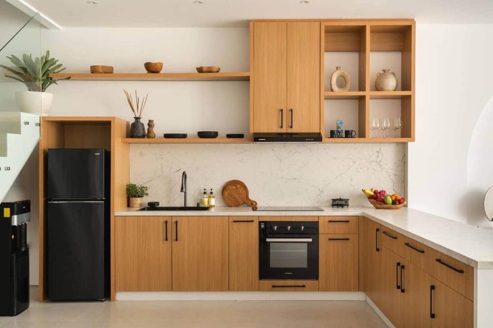 Coffee/tea facilities, Kitchen or kitchenette, oven, stove