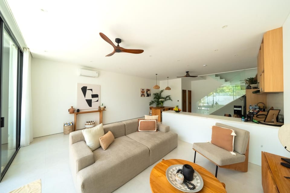 TV and multimedia, Kitchen or kitchenette, Living room, Seating area