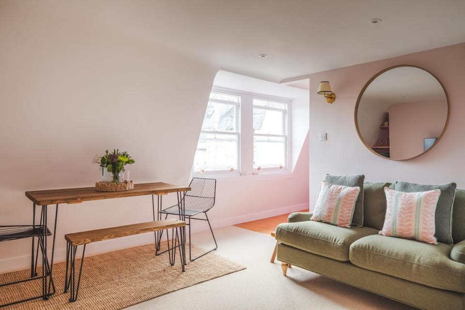 Boutique Retreat in Central Bath Apartment in Bath