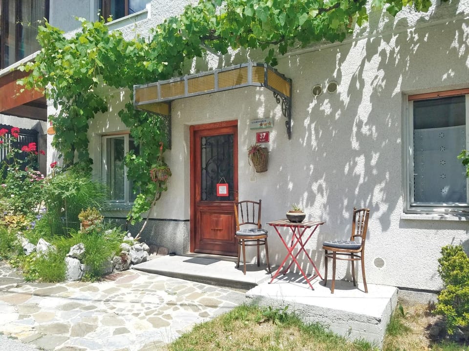 Patio, Facade/entrance