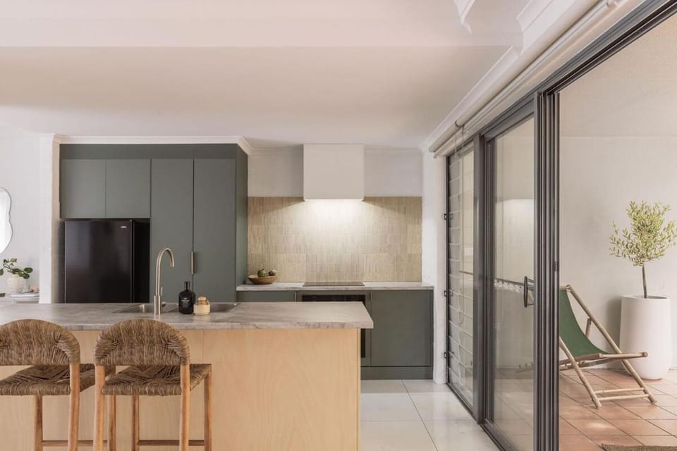 Lucky Lane - Mid Town Byron Apartment in Byron Bay