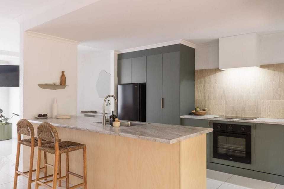 Lucky Lane - Mid Town Byron Apartment in Byron Bay