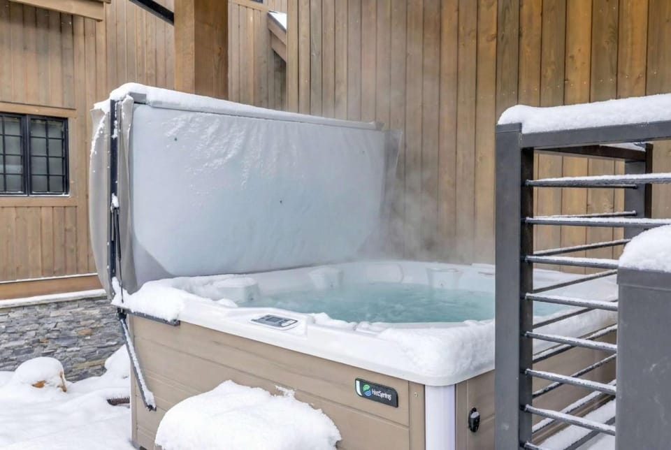 Big Sky Haven Hot Tub plus Fireplace plus Views House in Big Sky