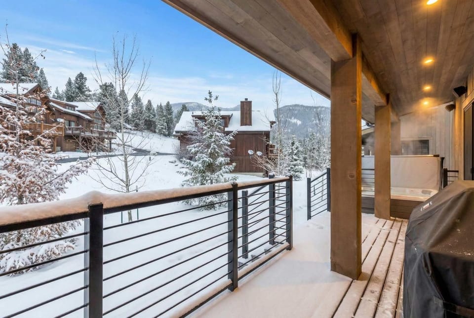 Big Sky Haven Hot Tub plus Fireplace plus Views House in Big Sky