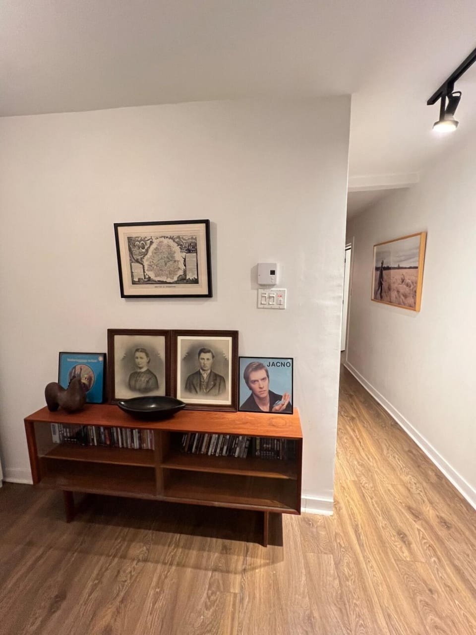 Appartement Mid Century 2 Chambres avec Jardin Apartment in Laval