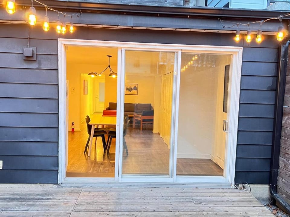 Appartement Mid Century 2 Chambres avec Jardin Apartment in Laval