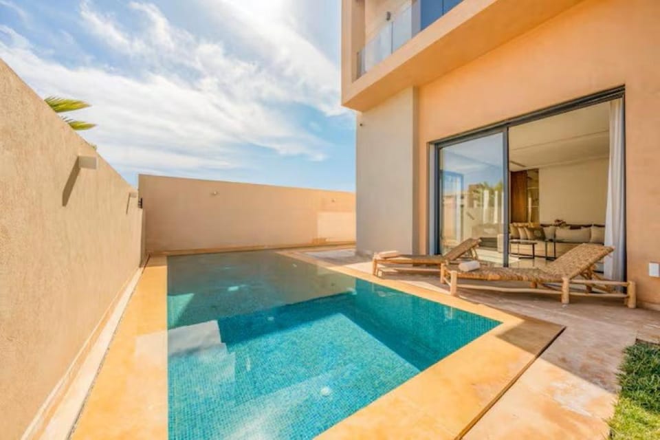 Swimming pool, Swimming pool