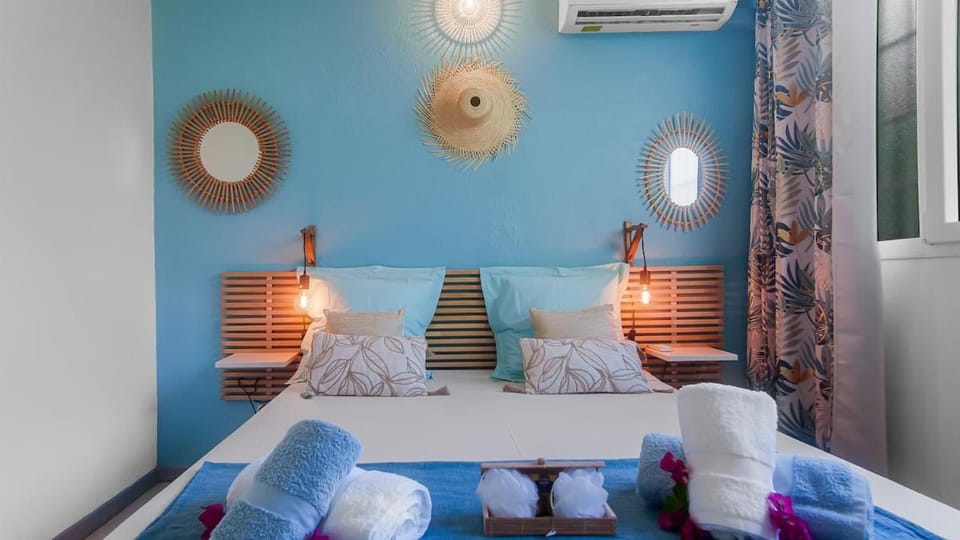 Bed, Photo of the whole room, Bedroom, towels, air conditioner
