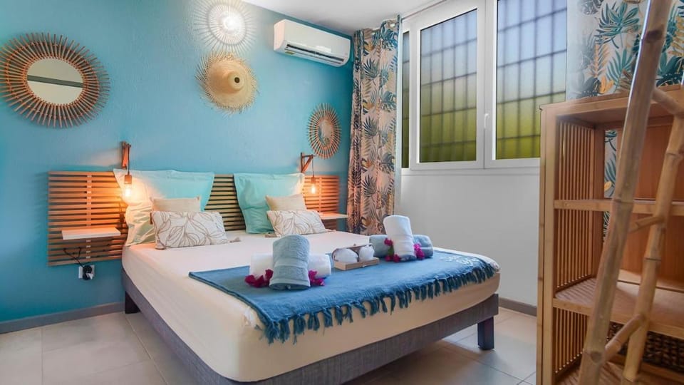 Bed, Photo of the whole room, Bedroom, towels, air conditioner